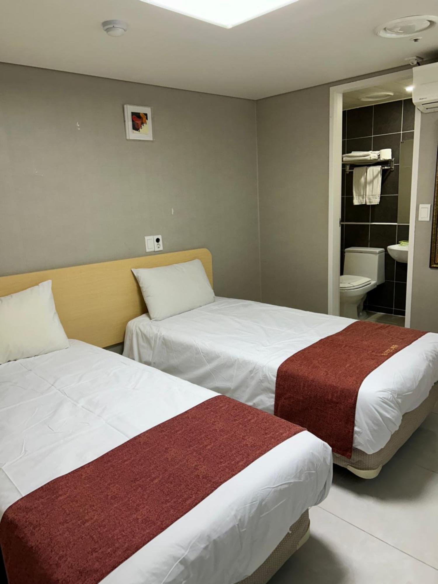 Hotel Myeongdong Seoul Exterior photo