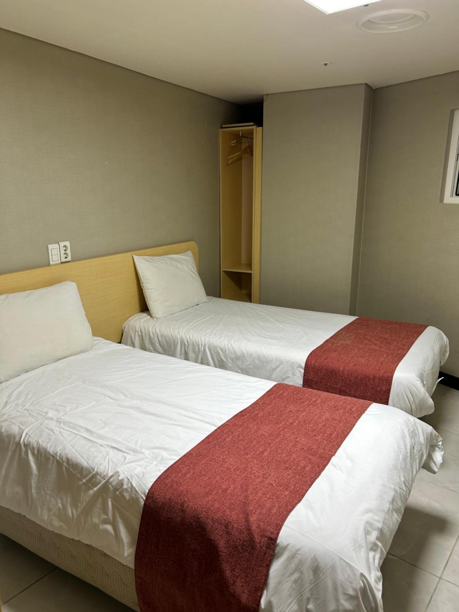 Hotel Myeongdong Seoul Exterior photo