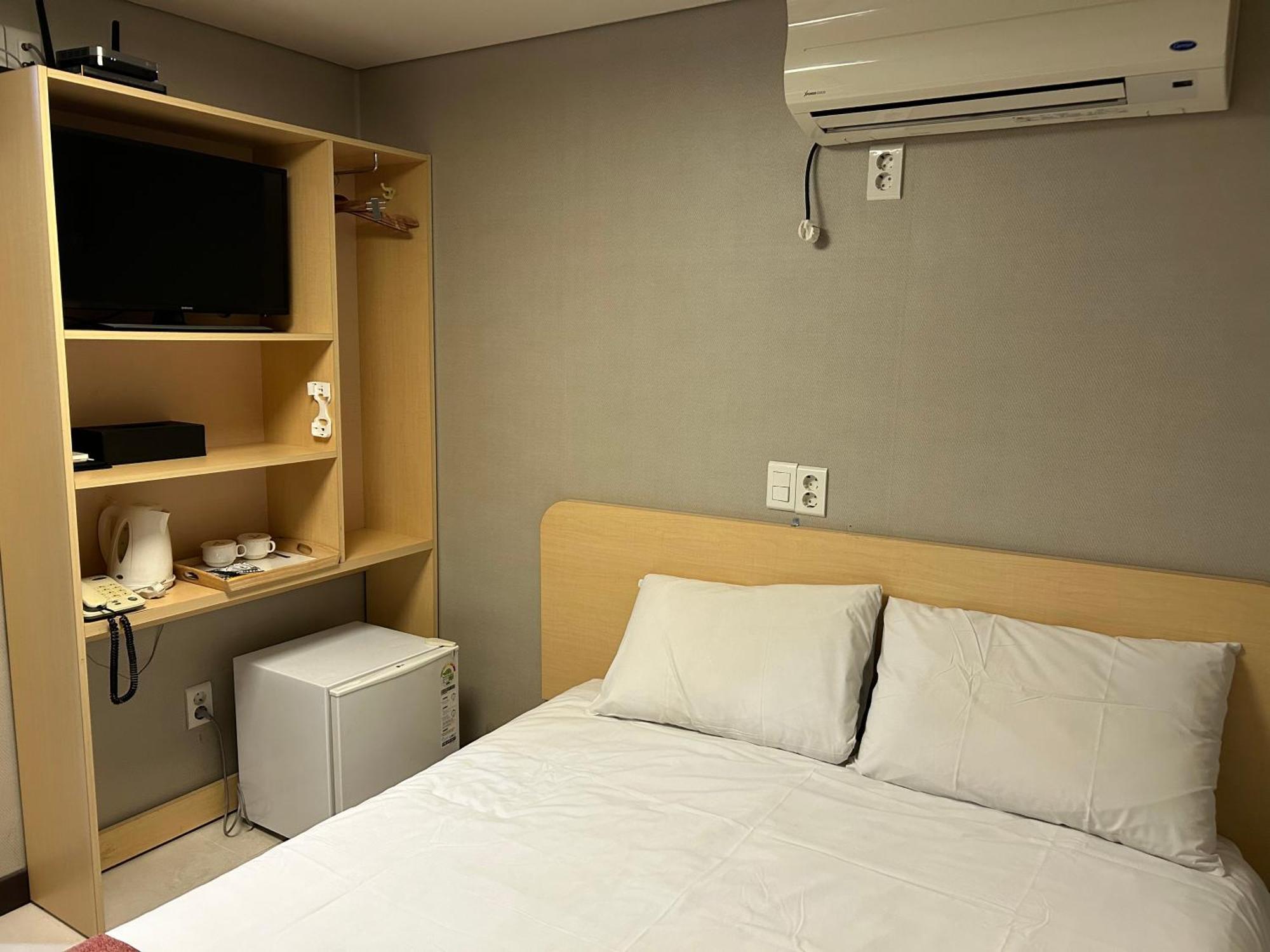 Hotel Myeongdong Seoul Exterior photo